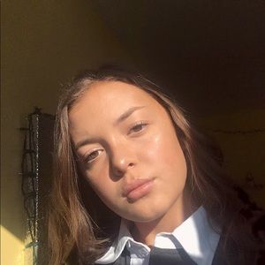 Meet your Posher, Emilia